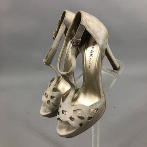 Gold Anne Klein SULTRY Sandals Heels 8M